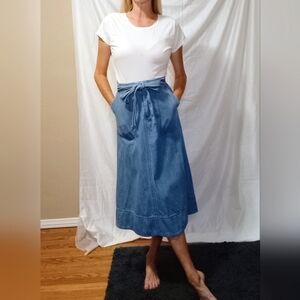 Universal Thread Women"s Size 4 A-line Denim Midi Skirt